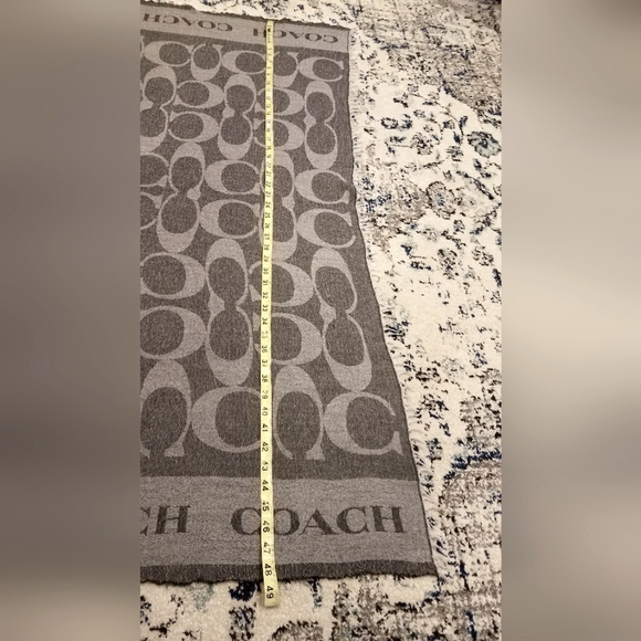 Coach Border Signature Shawl Black/Grey - Picture 3 of 11